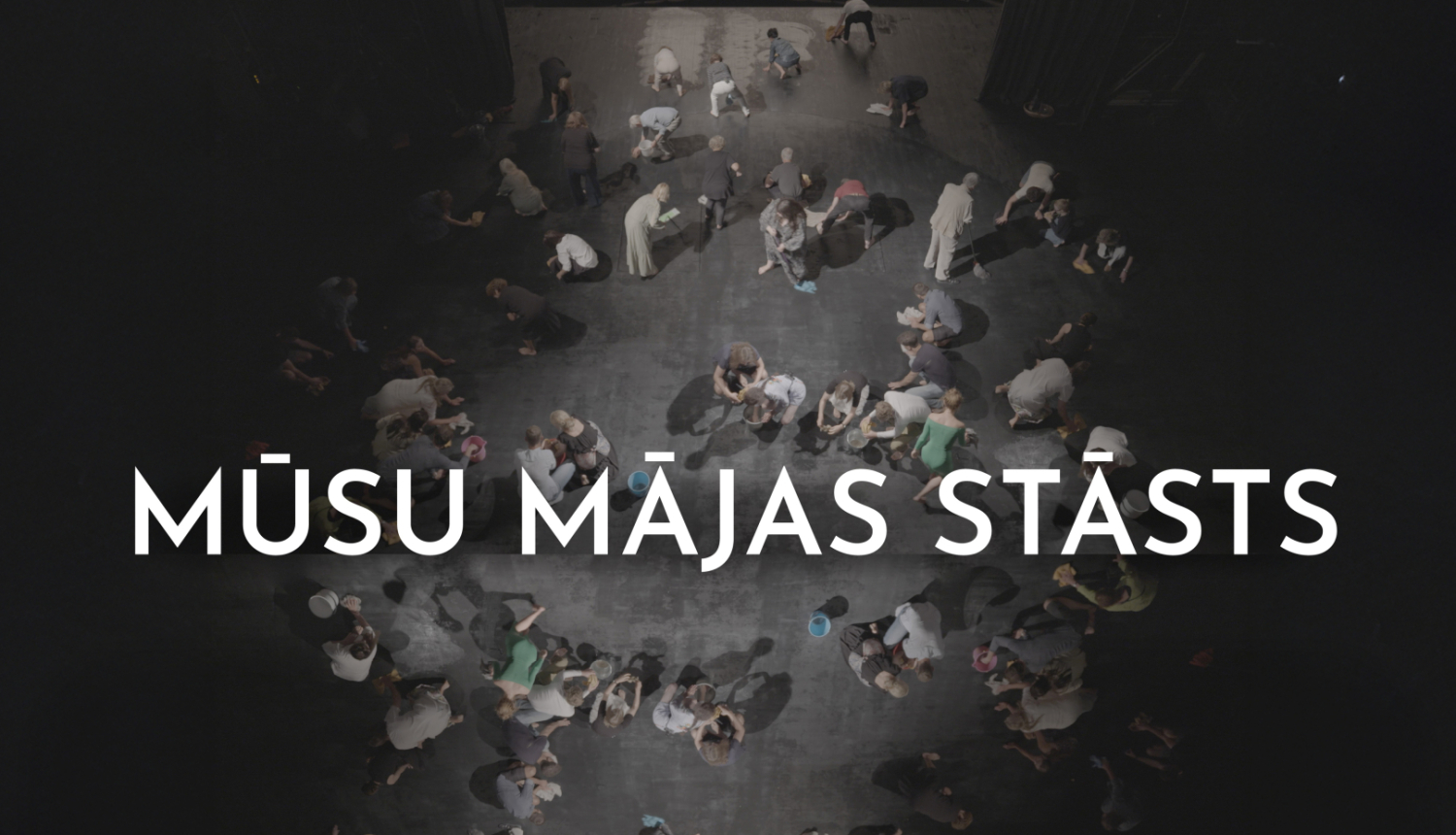 Kadrs no filmas materiāla un teksts: Mūsu mājas stāsts