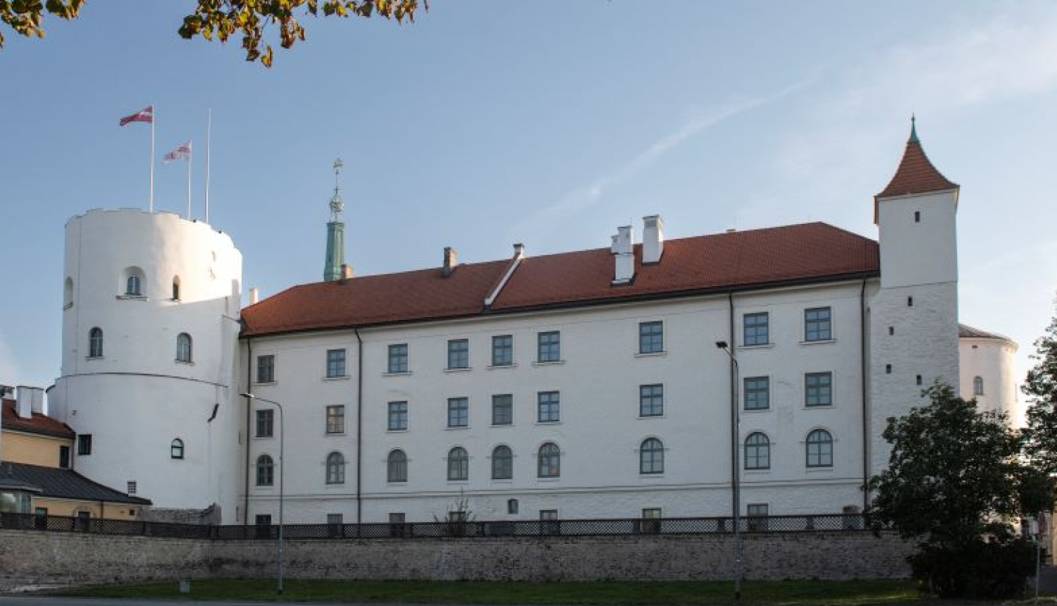 Rīgas pils no Daugavas puses ar muzeja daļu