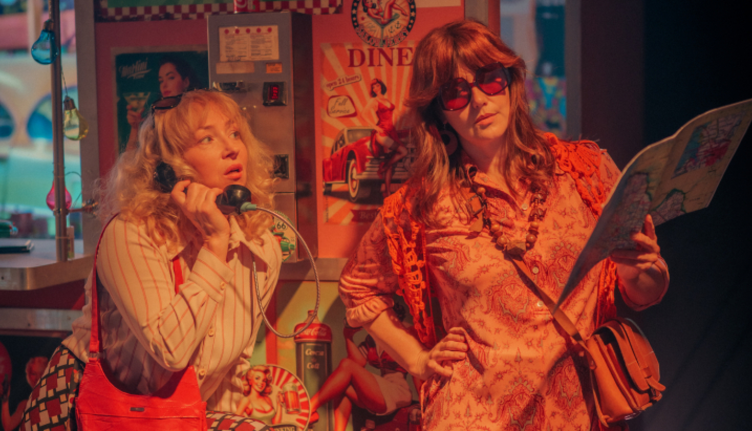 Aina no iestūdējuma “Telma un Luīze” ar divām galvenajām varonēm