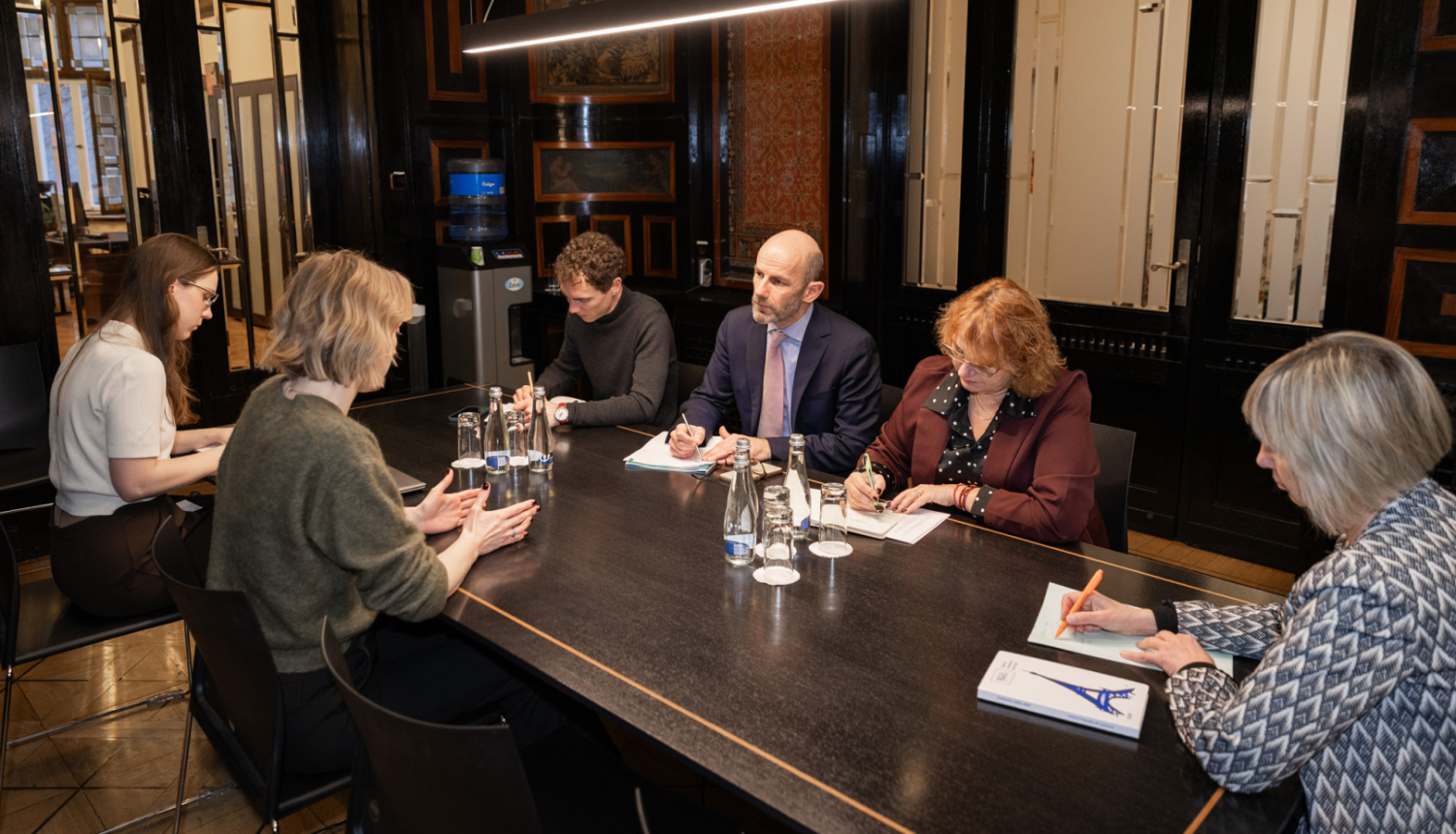 Kultūras ministres tikšanās ar Francijas institūta Latvijā pārstāvjiem un jauno institūta direktoru Ēriku Sirvēnu KM Kamīnzālē