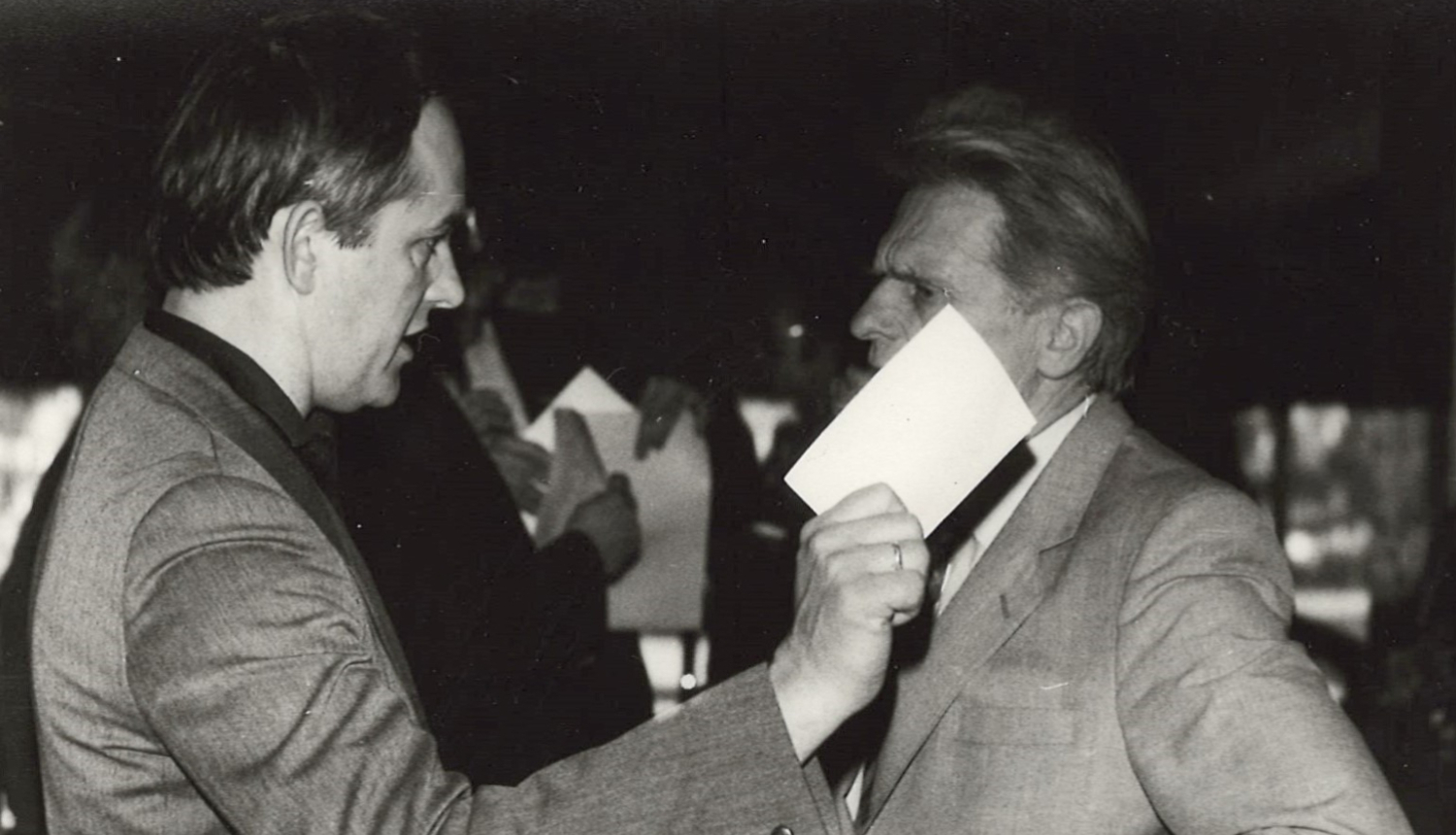 Viktors Avotiņš (pa kreisi) un Jānis Škapars Latvijas Tautas frontes 2. kongresa laikā