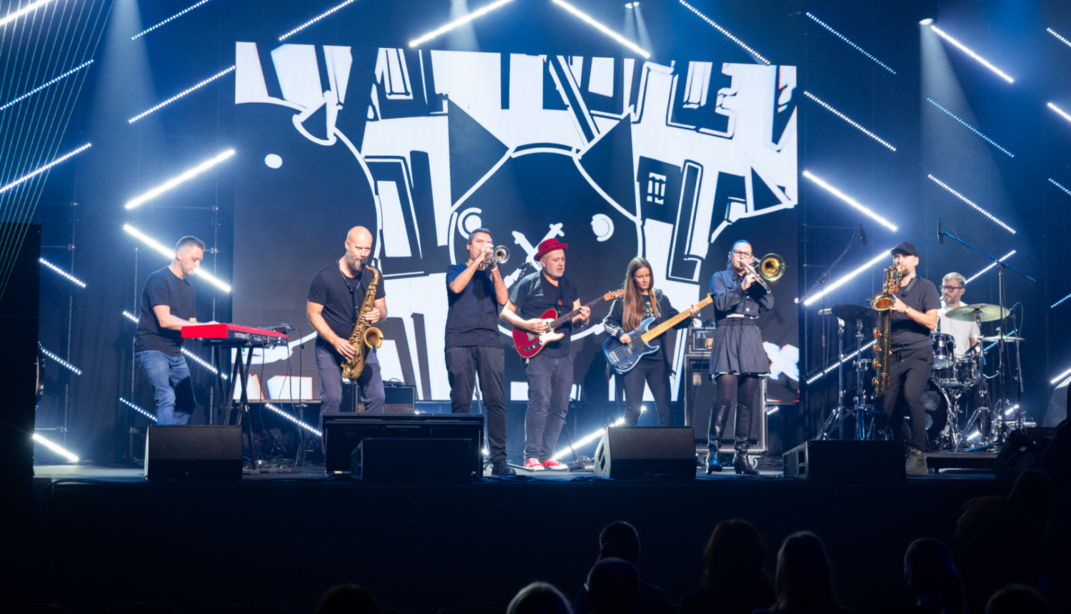 Mūziķi uz skatuves "Riga Music Week" atklāšanā