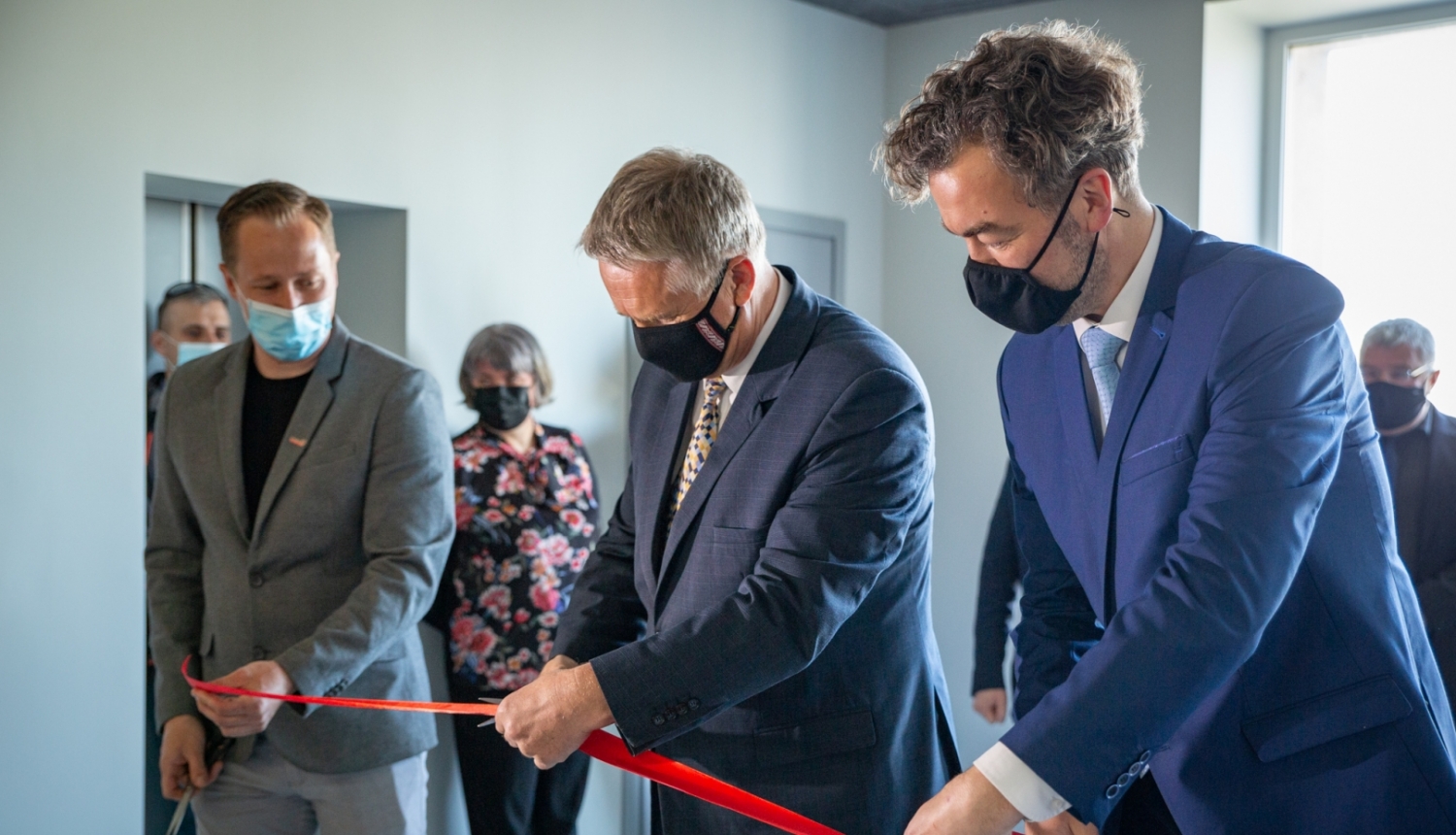 Svinīgā ceremonijā tiek atklāts renovētais RDKS mācību korpusa stāvs, foto: Oskars Upenieks.