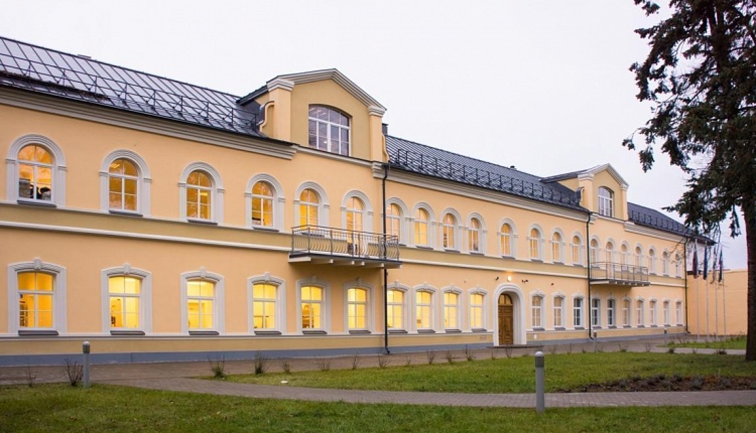 Daugavpils Dizaina un mākslas vidusskola „Saules skola” ieguvusi profesionālās izglītības kompetences centra statusu