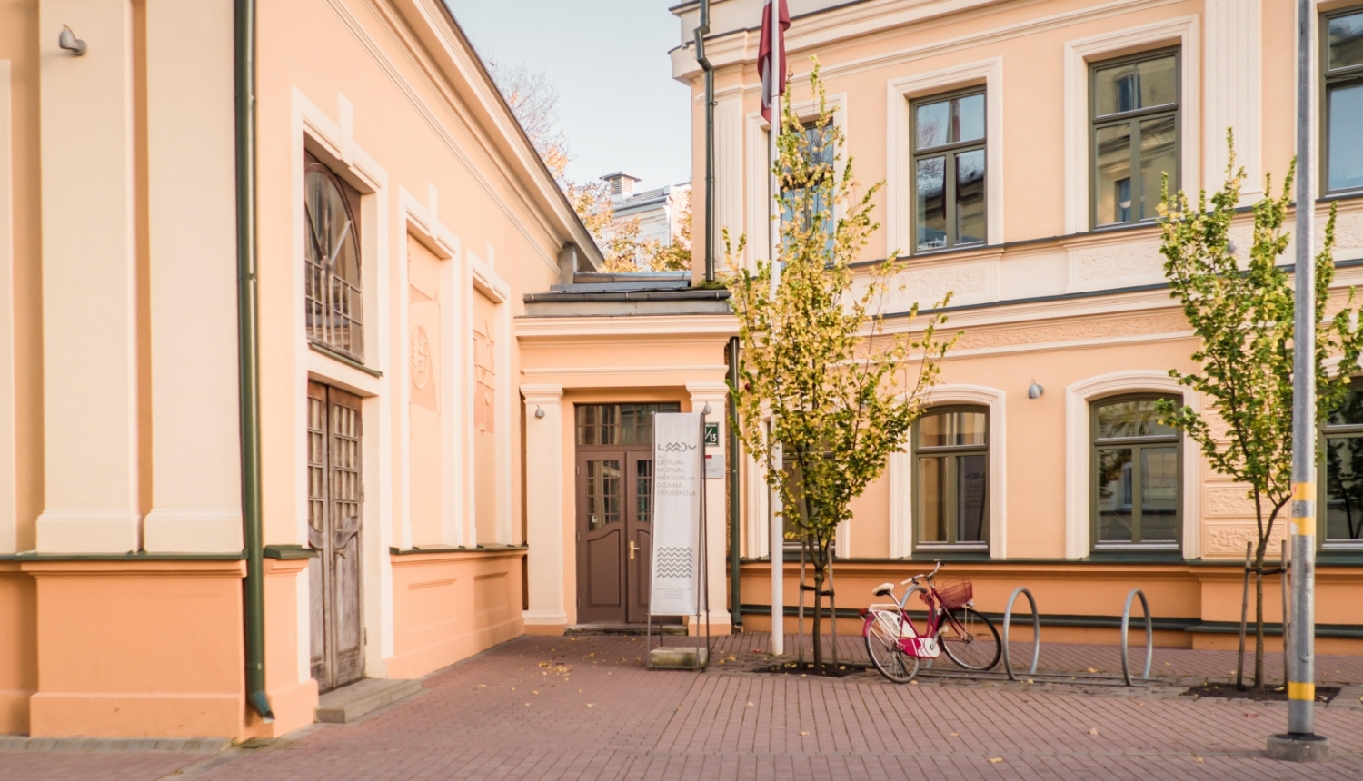 Liepājas Mūzikas, mākslas un dizaina vidusskola.