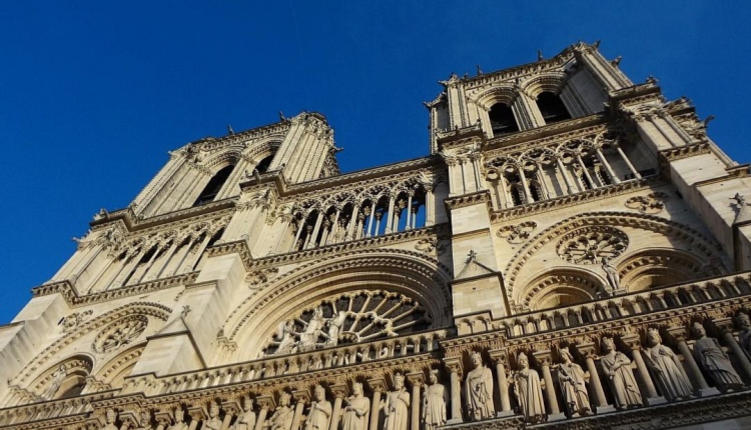 Iespējas ziedot Parīzes Dievmātes katedrāles atjaunošanai