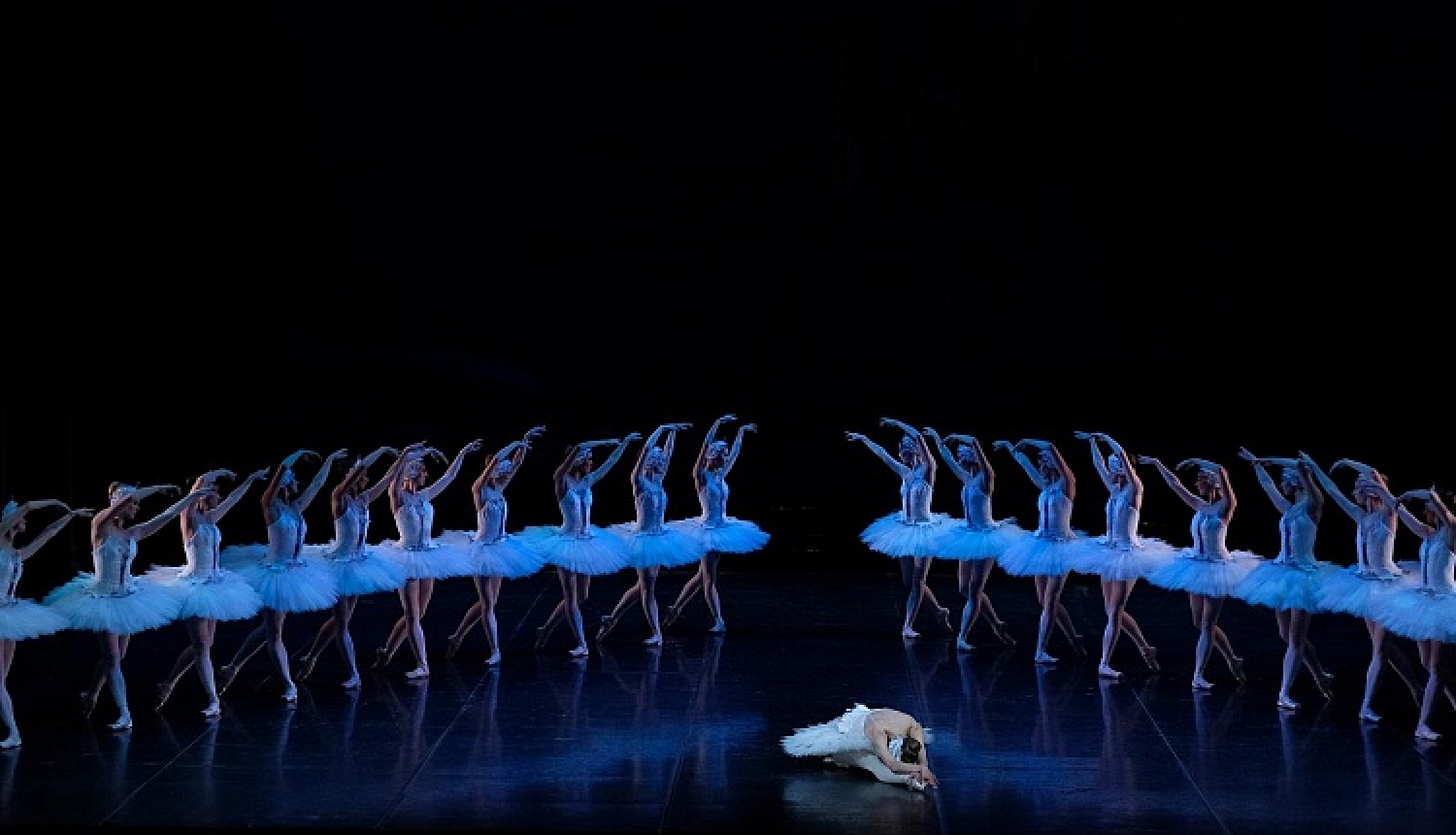 Baleta “Gulbju ezers” jauniestudējums pārsteigs ar izciliem solistiem, krāšņu scenogrāfiju un izsmalcinātiem kostīmiem
