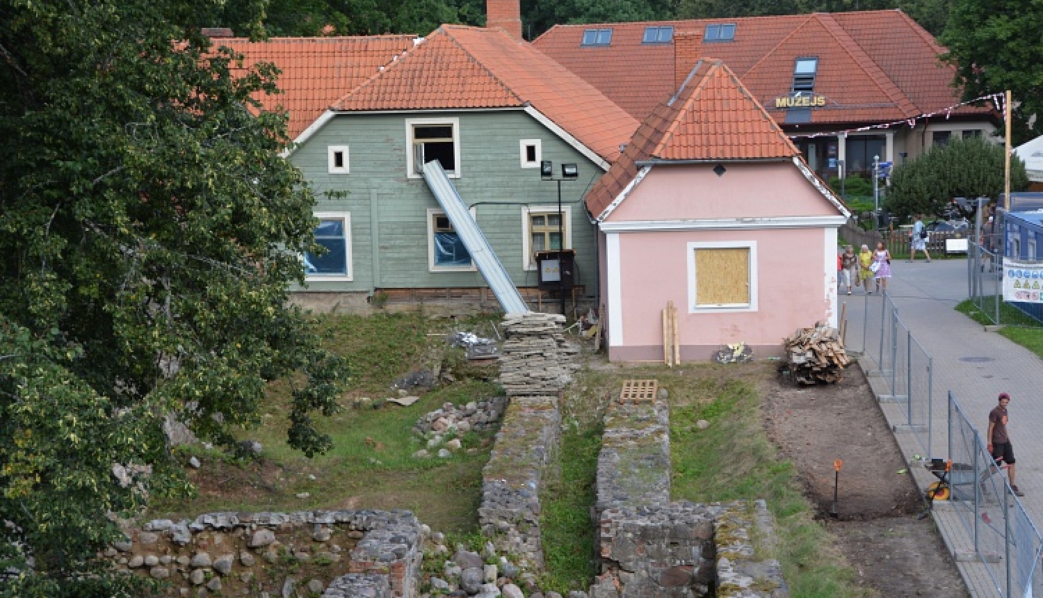 Analizē Valmieras senās pils mūrjavas