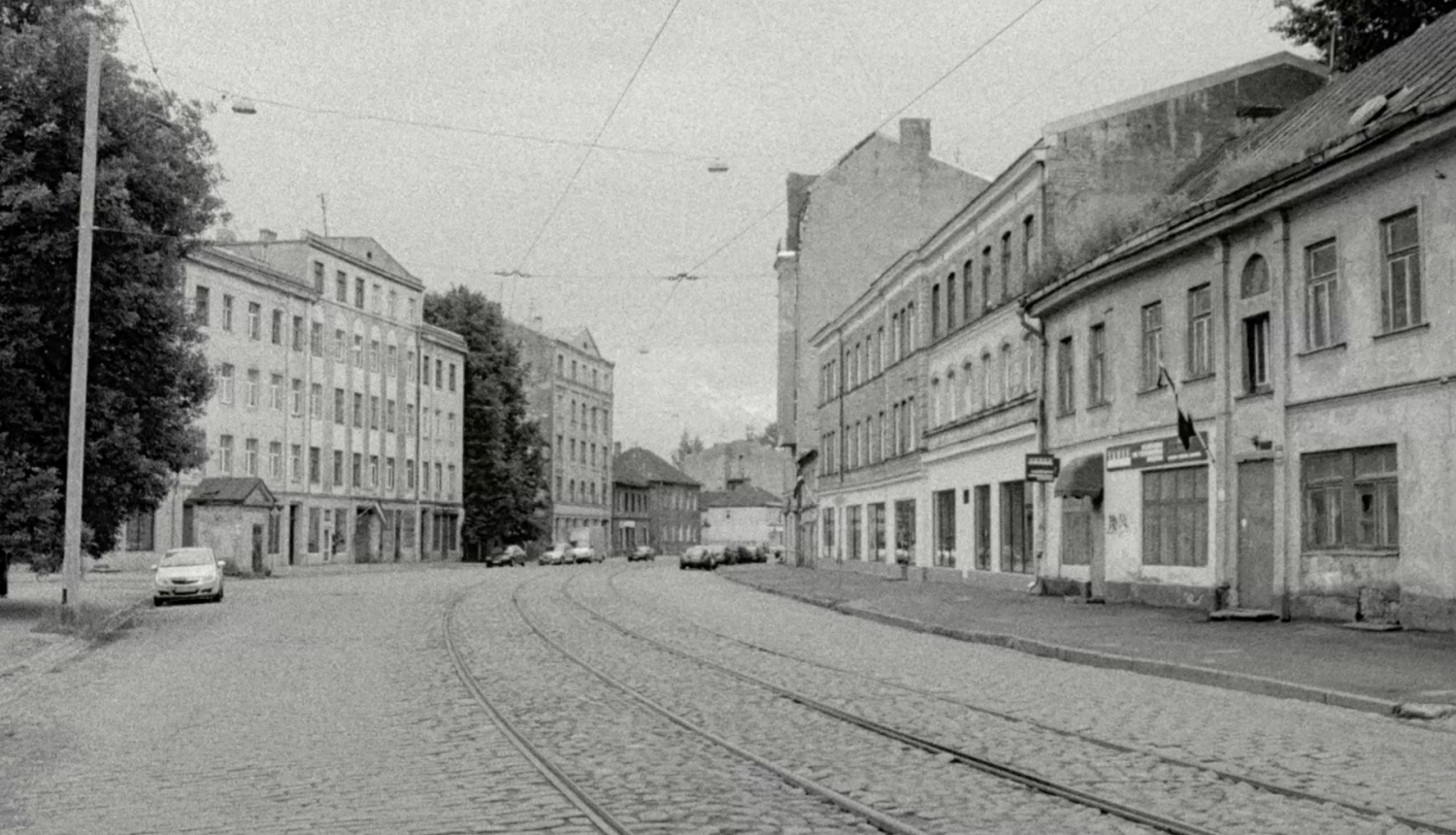 Sergejs Lozņica, Vecā ebreju kapsēta. ATOMS & VOID, MISTRUS MEDIA, Nīderlande, Latvija, 2014. Filmas kadrs.