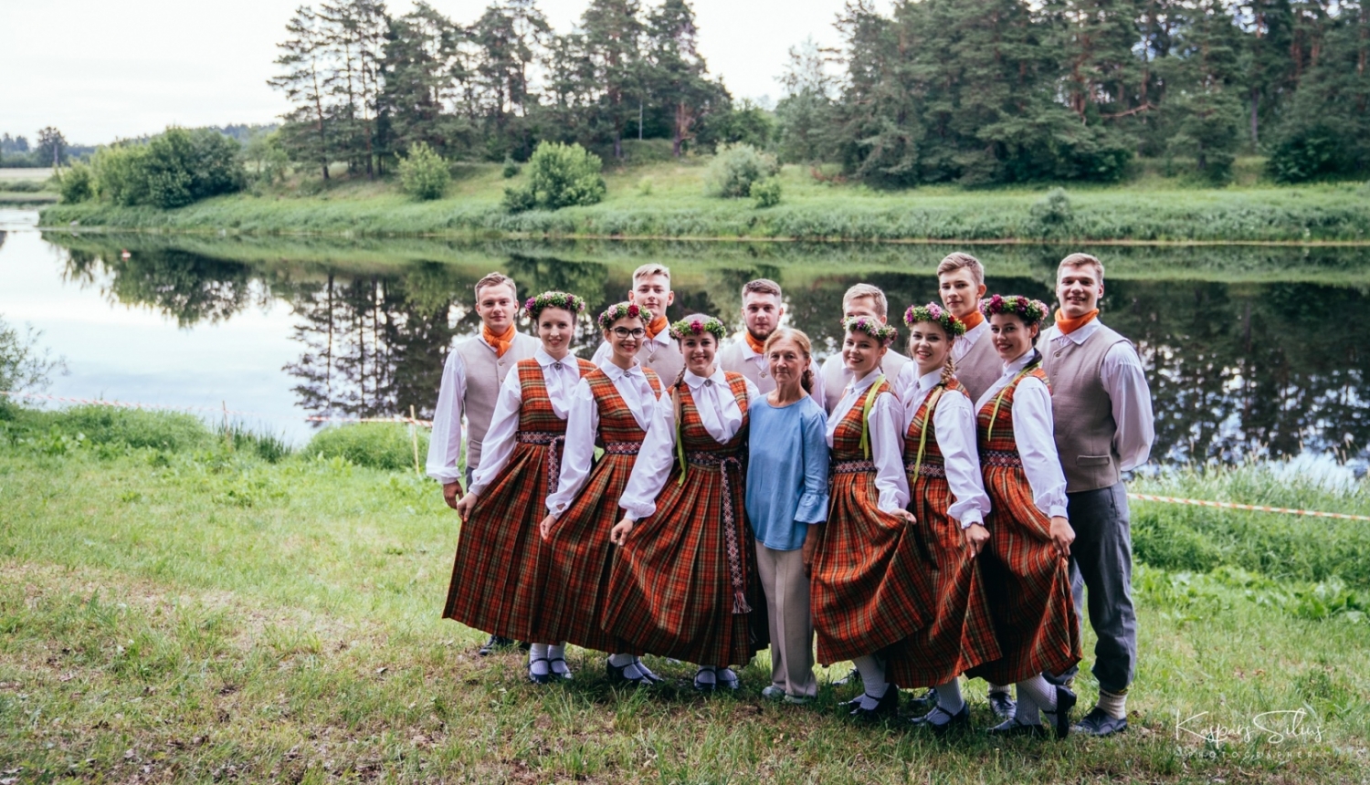 Tautas deju kolektīvs