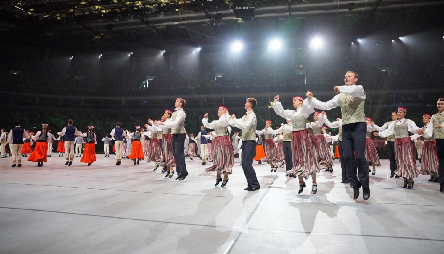 Latviešu skatuviskā dejas lielkoncerts "Balts", foto: Jānis Pipars / LNKC