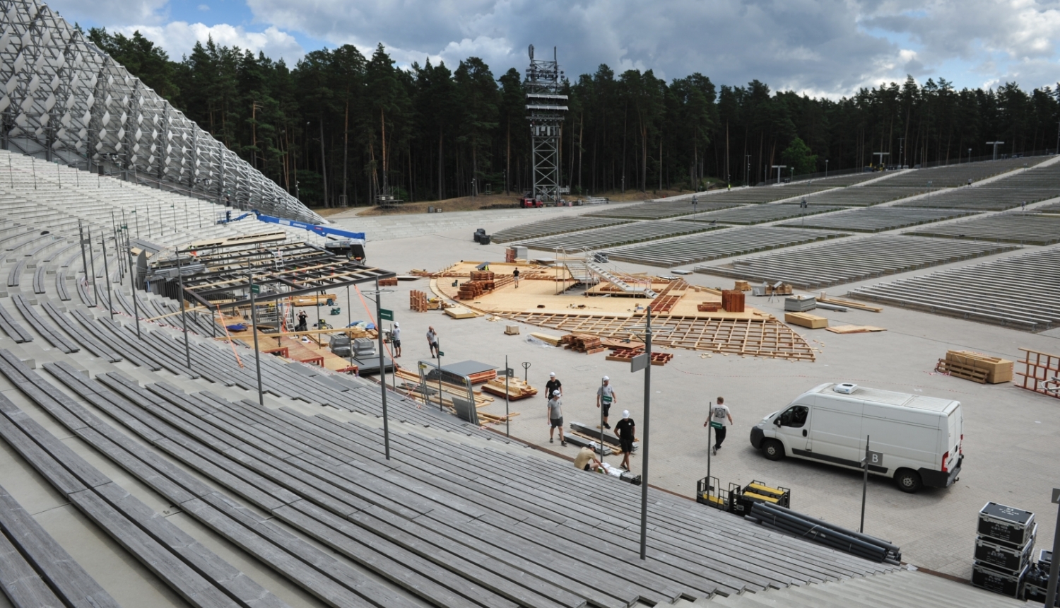 Scenogrāfijas uzbūves process Mežaparka Lielajā estrādē, foto: Aivars Liepiņš