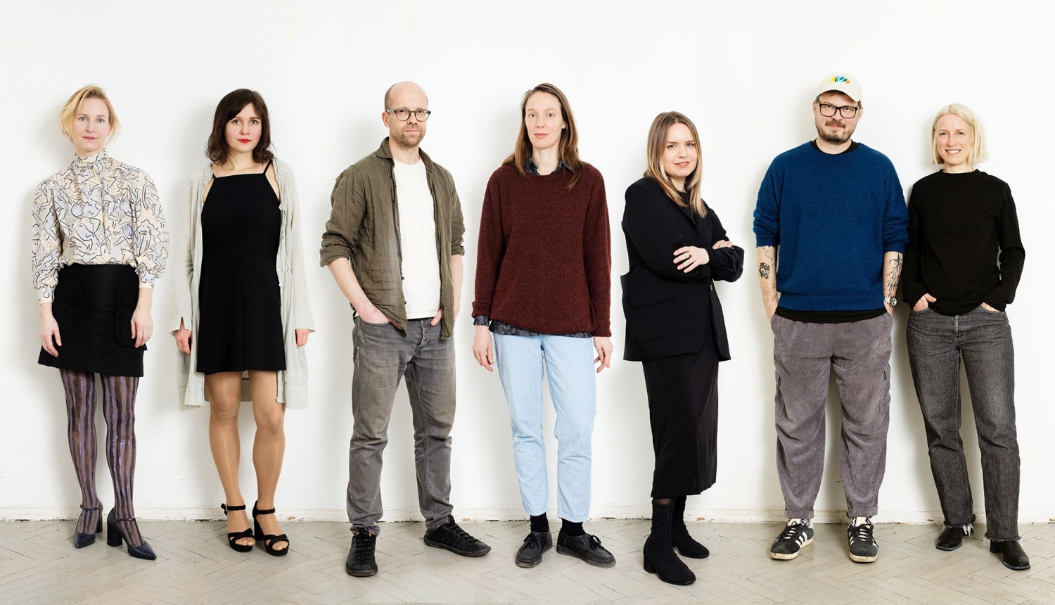 Purvīša balvas 2023 kandidāti: Evelīna Deičmane, Ance Eikena, Kristaps Epners, Daiga Grantiņa, Darja Meļņikova, Kaspars Groševs un Evita Vasiļjeva. Foto: Kristīne Madjare