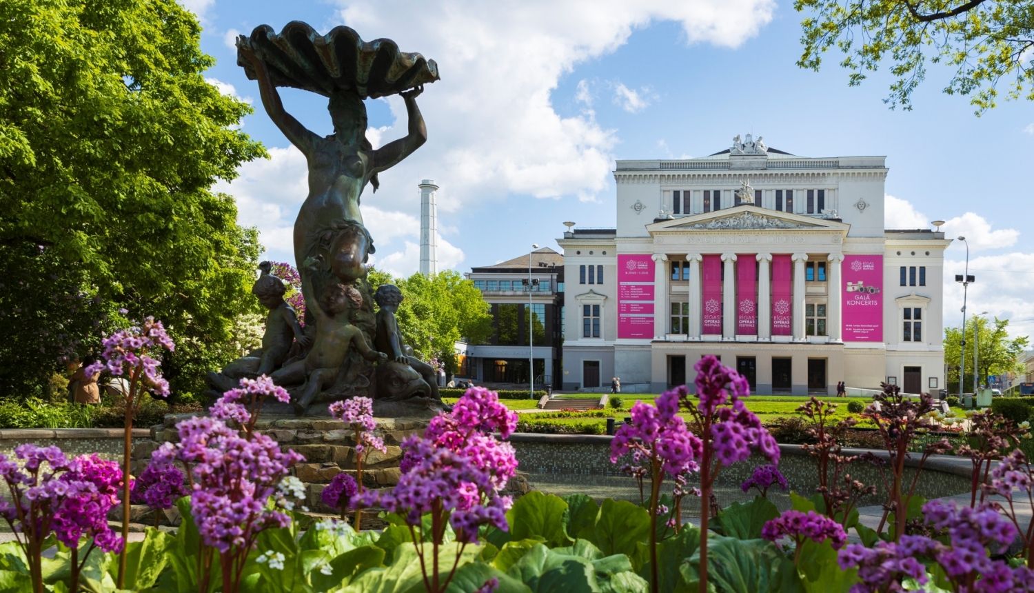Operas ēka