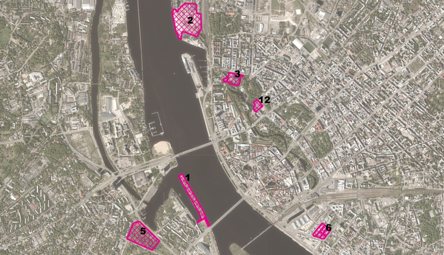 Rīgas karte ar atzīmētām Nacionālās akustiskās koncertzāles novietņu iespējamajām vietām.
