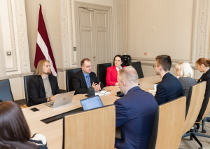 KM un IZM parstāvju tikšanās par profesionālās izglītības jautājumiem KM Lielajā zālē