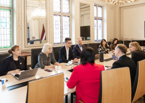 KM un IZM parstāvju tikšanās par profesionālās izglītības jautājumiem KM Lielajā zālē