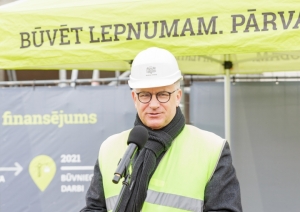 Skatuves mākslu dekorāciju darbnīcu un mēģinājuma zāļu kompleksa jaunbūve spāru svētki