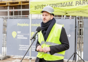 Skatuves mākslu dekorāciju darbnīcu un mēģinājuma zāļu kompleksa jaunbūve spāru svētki